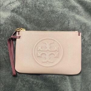 Tory Burch Perry Bombe Pink pebble Wristlet Clutch with Dust bag included. New!